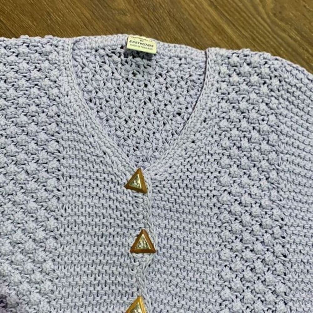 HANDKNITS lavander knit vest with triangle buttons hand made - Picture 10 of 10